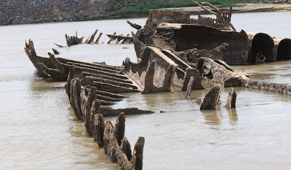 Destroços de navio da Guerra do Paraguai surge no rio seco