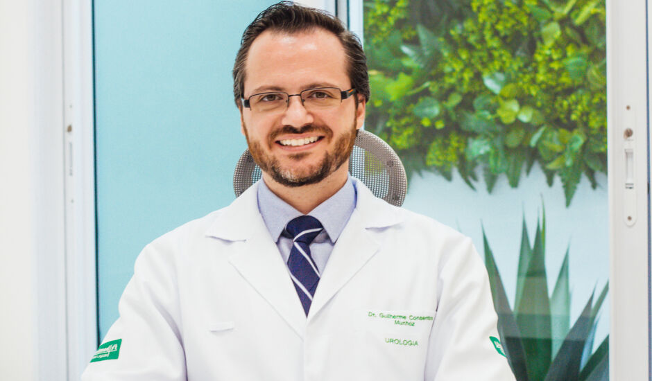 Guilherme Munhoz é médico especialista em saúde do homem