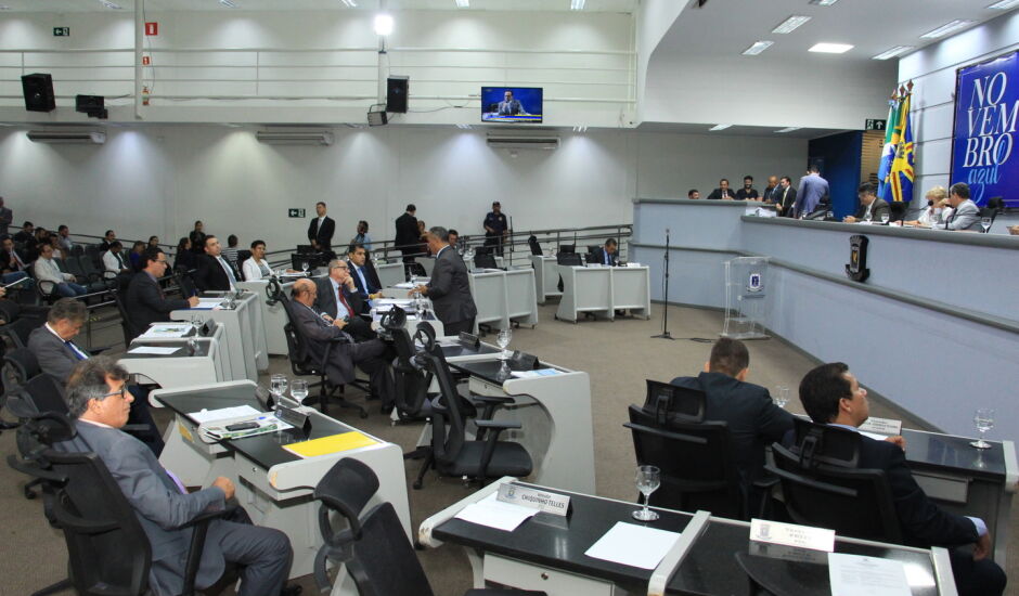 Apenas vereadores André Salineiro (PSDB), Dr Lívio (PSDB), Dr Loester (MDB), Dr Sami (MDB) e Vinícius Siqueira (DEM) foram contra reajuste do salário do prefeito