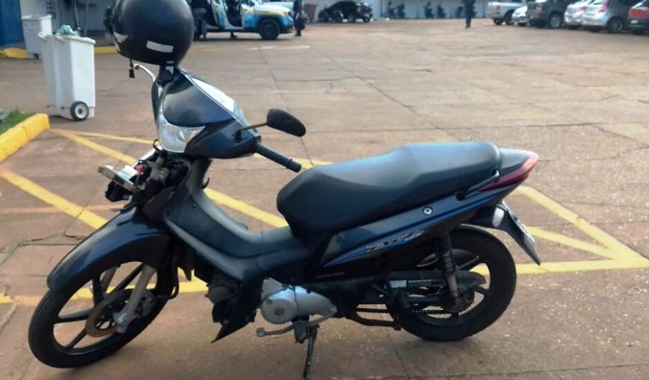 Polícia Militar recupera moto furtada após denúncia