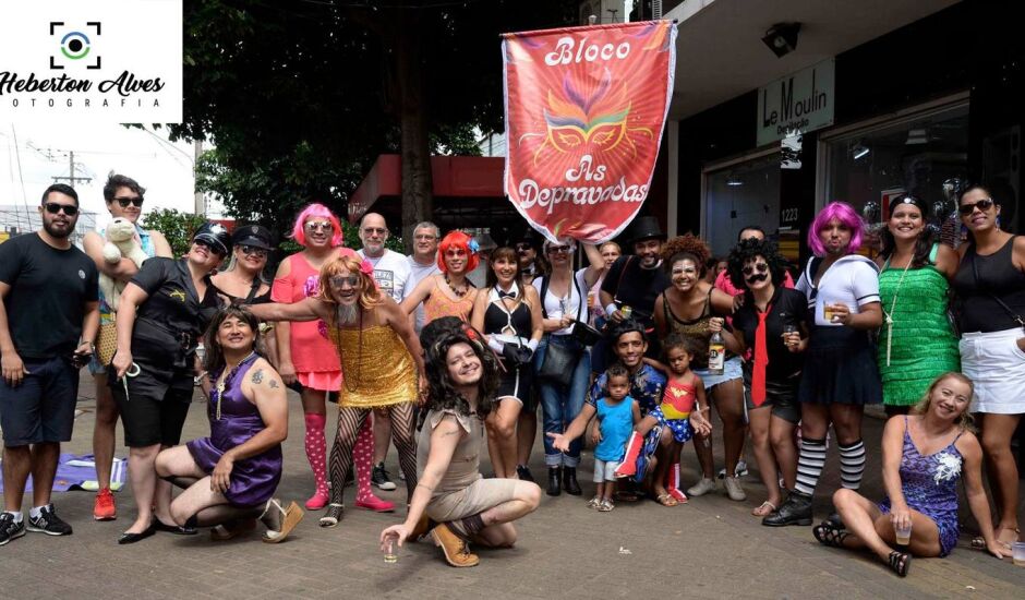 Jornalistas se juntam uma semana antes da folia para comemorar o carnaval