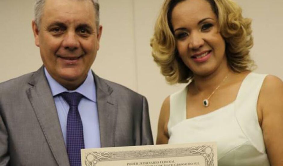 Primeira dama de Três Lagoas, Leide Dayane, deve sair candidata a vereadora da cidade, com o apoio do marido, o prefeito Ângelo Guerreiro