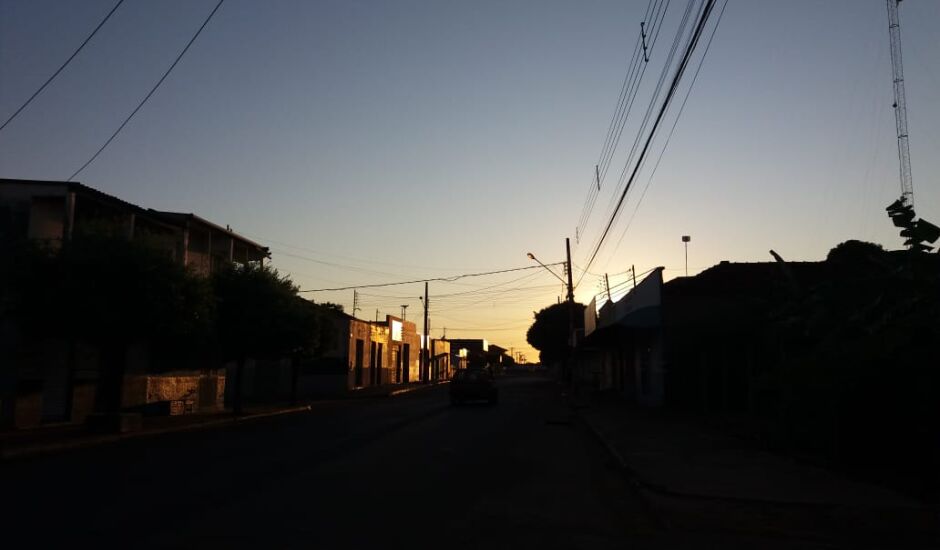 A sexta-feira em Paranaíba amanheceu com céu aberto e sem nuvens