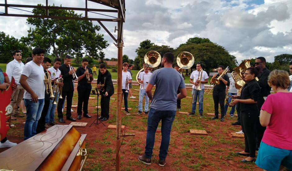 Músicos de várias cidades do Estado se uniram em uma orquestra, no enterro