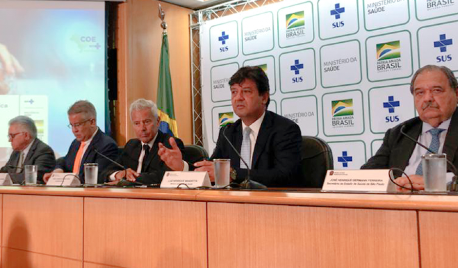 Ministro da Saúde, Luiz Henrique Mandetta, confirmou primeiro caso do país em coletiva de imprensa na quarta-feira (26).