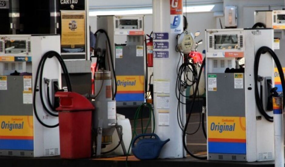 Para governador Reinaldo Azambuja (PSDB), os donos dos postos de combustíveis não estão repassando o desconto para os consumidores