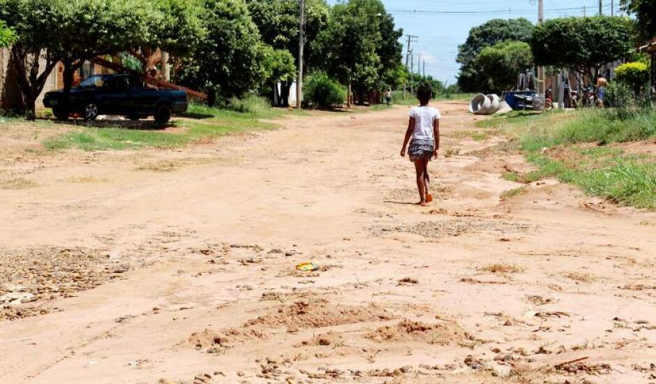 Infraestrutura > Ruas de bairros ainda sofrem com falta de asfalto e drenagem