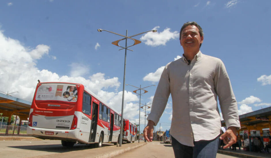 Prefeito mantém toque de recolher e suspensão da circulação dos ônibus na capital