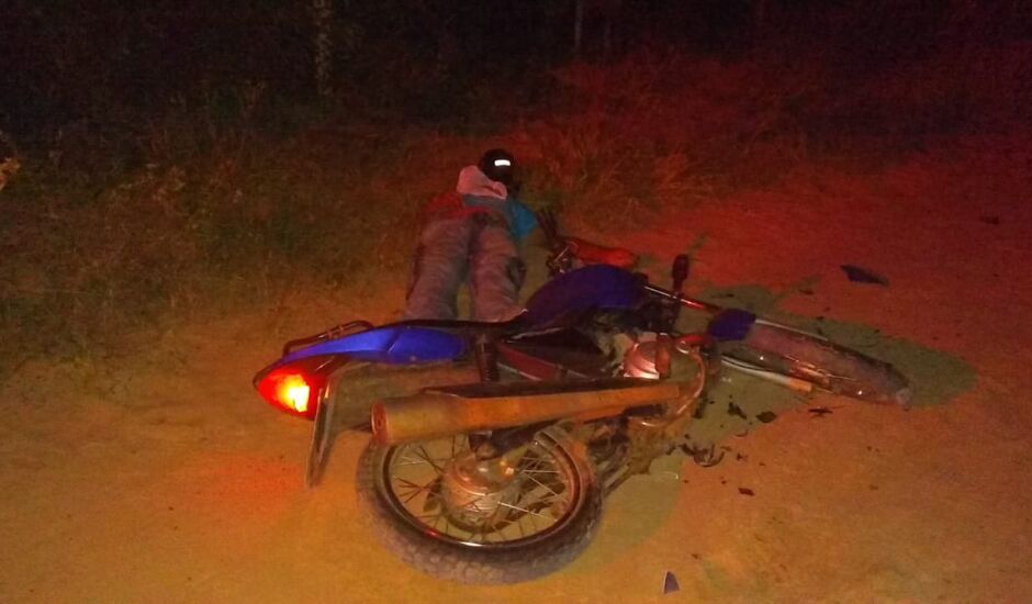 Homem morre após colidir moto em animal em uma estrada vicinal de Três Lagoas