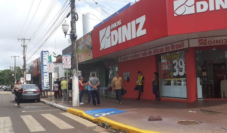 Algumas lojas não abriram, apesar do retorno autorizado pela prefeitura de Dourados