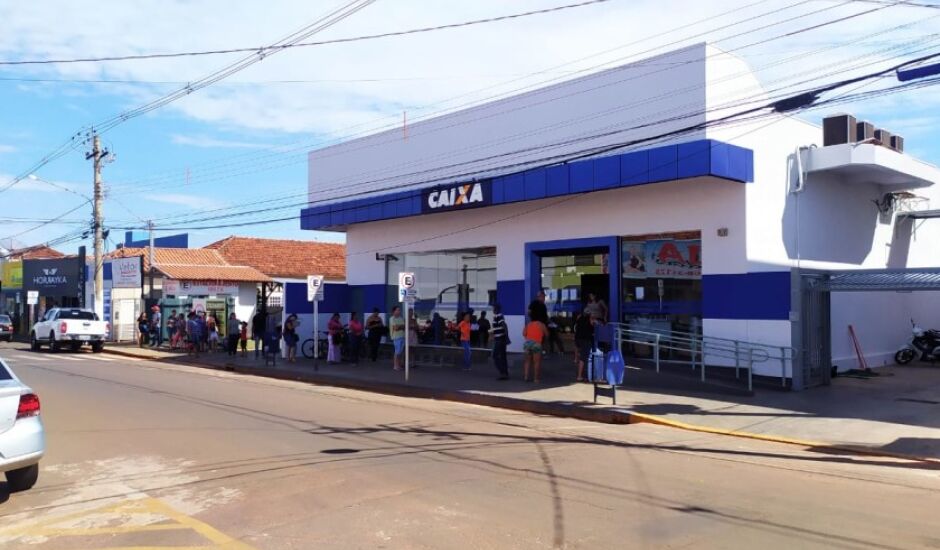 Nesta última semana um grande número de pessoas procurou atendimento na CEF em Paranaíba