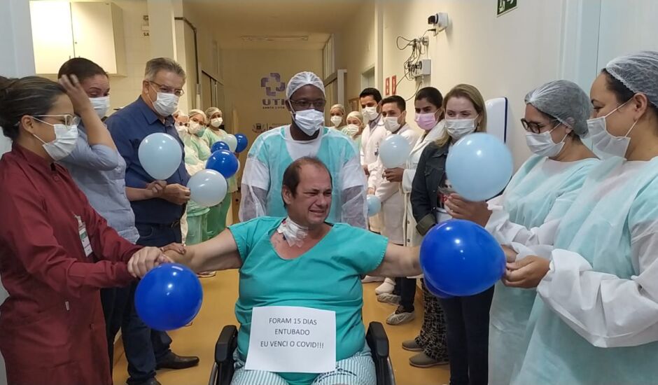 O motorista Esiom Geber Batista Ismael, 45 anos, foi o primeiro paciente curado da covid-19 na UTI em Paranaíba