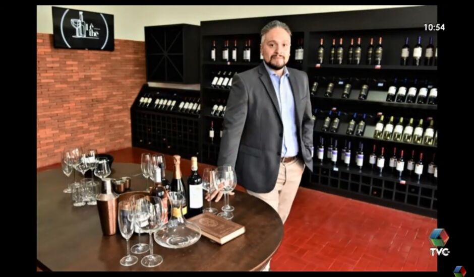 Ojadir Neto é empresário e sommelière na Adega Lethé Vinhos