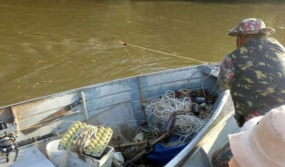 Operação "Dia do Trabalhador" visa retirar materiais e equipamentos ilegais de rios da região