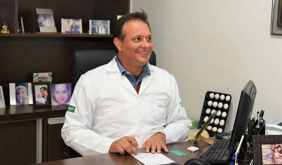 Dr. Guilherme Lima tem 29 anos de experiência em cirurgia plástica e respondeu as principais dúvidas sobre procedimentos