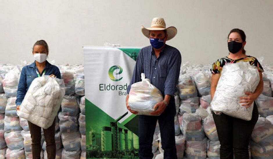 Empresa de celulose doa 4,2 mil cestas básicas e 112 mil máscaras ao município
