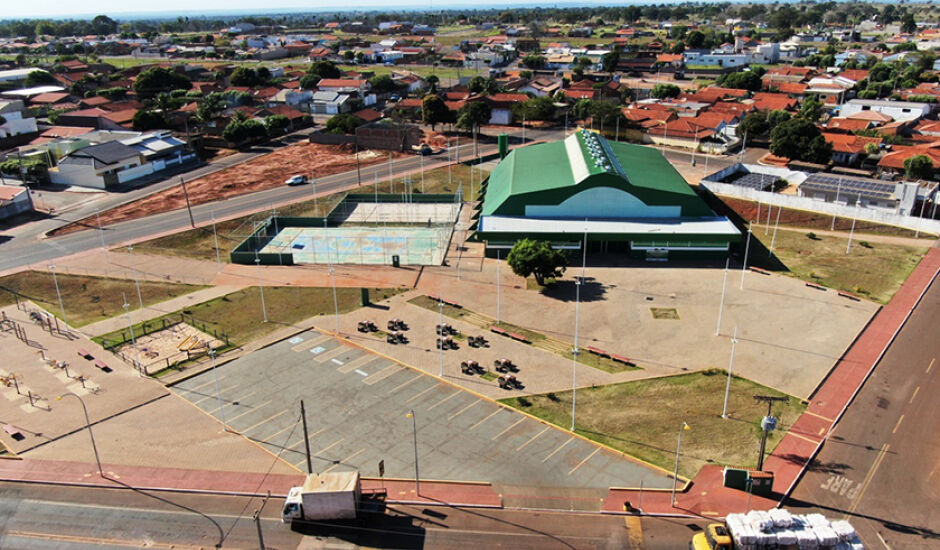 Complexo possui quadra poliesportiva e Ginásio Municipal de Esportes