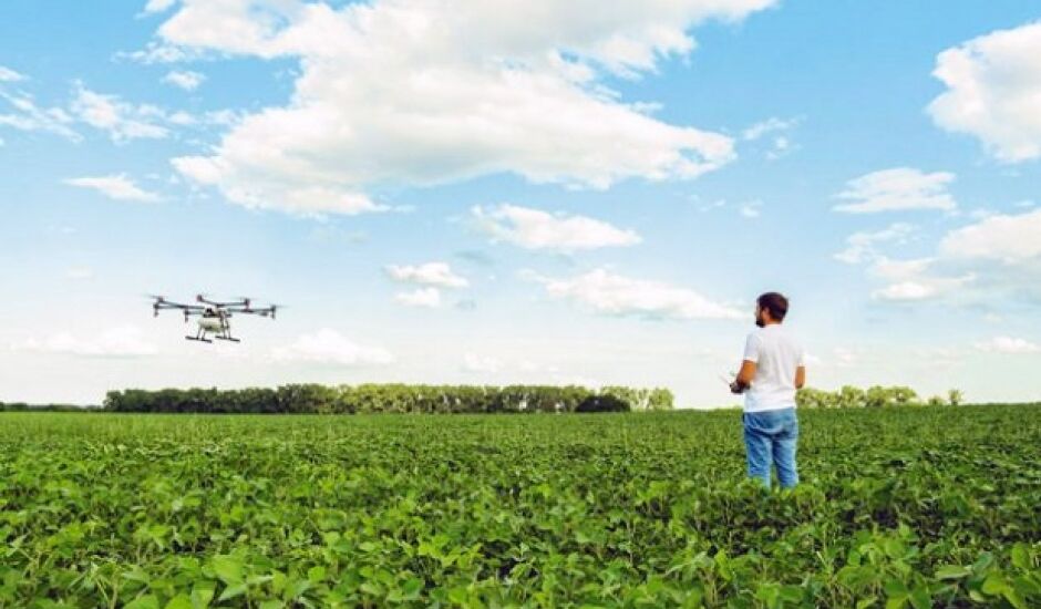 Os drones podem ajudar na agricultura de precisão, desde o planejamento até a análise da colheita