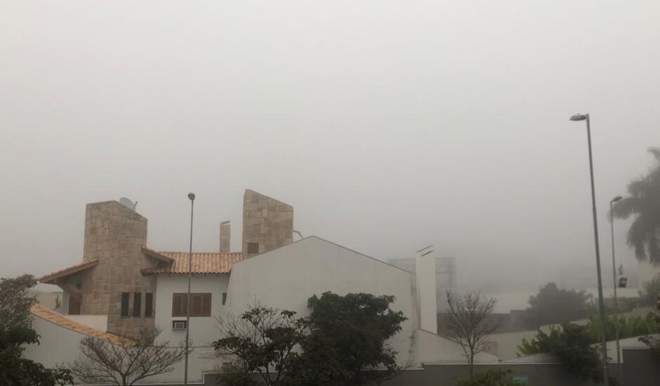 Campo Grande amanhece com neblina e frio