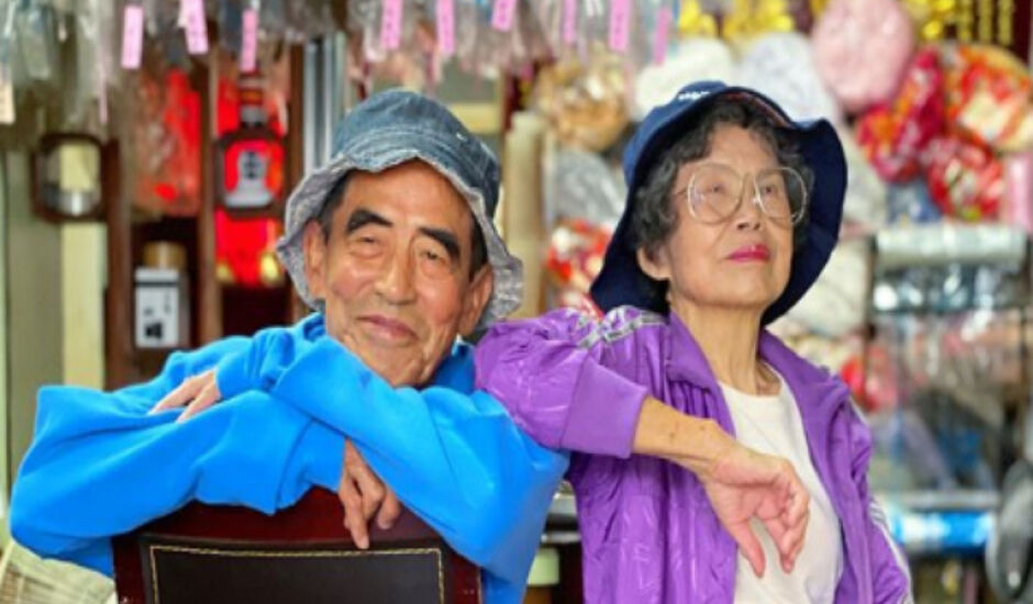 Wan Ji (83) e Xiu’e (84) são donos de uma das lavanderias mais antigas do país