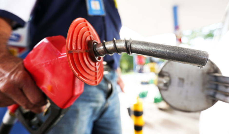 Gasolina, etanol e diesel variaram poucos centavos entre uma semana e outra
