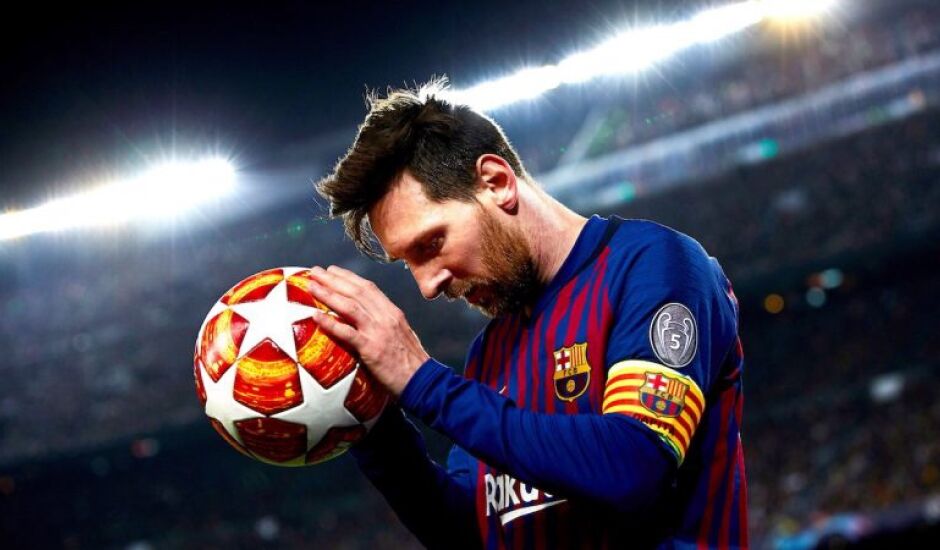 Lionel Messi anuncia saída do Barcelona após 20 anos de clube