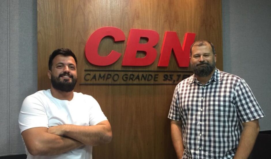Leandro Gameiro  Paulo Cruz apresentam o CBN Motors.