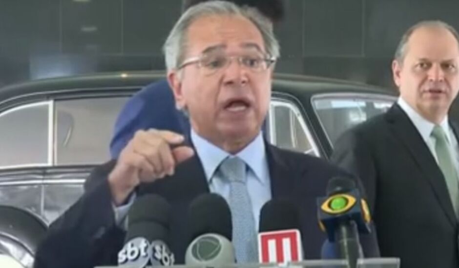 Guedes defende “tributos alternativos” para angariar recursos