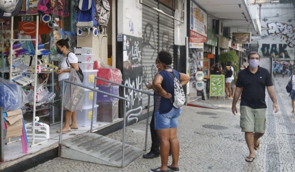 No Brasil, o volume de vendas no varejo cresceu 5,2% frente a junho