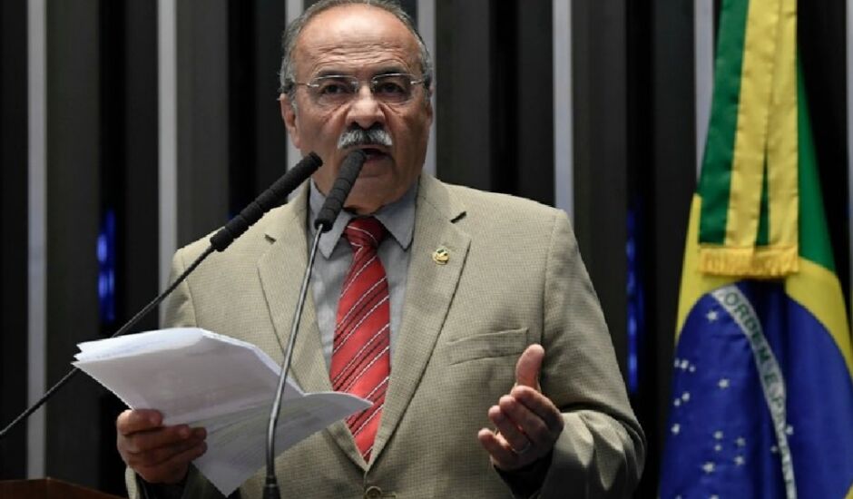 Para escapar da cassação, Chico Rodrigues pede licença de 121 dias do Senado