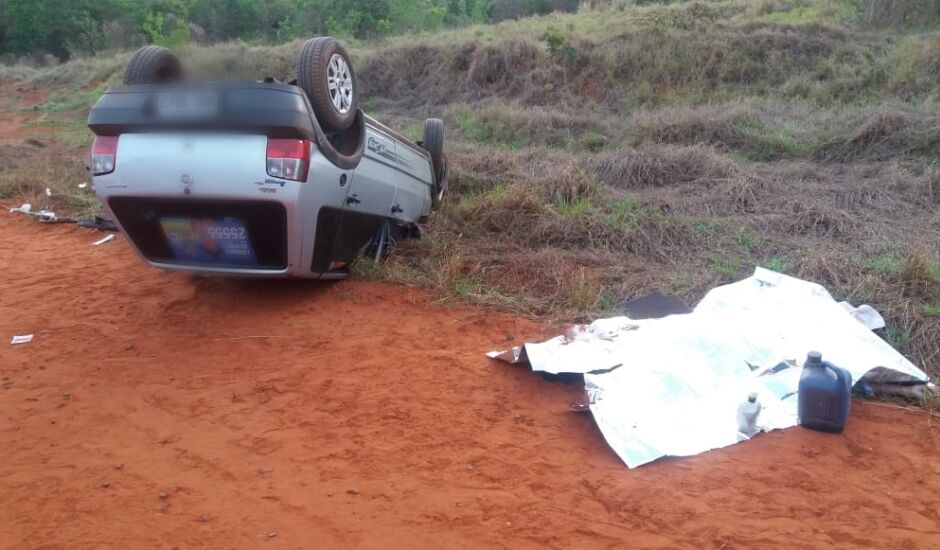 Idoso morre após capotar carro em estrada de acesso ao distrito de Garcias