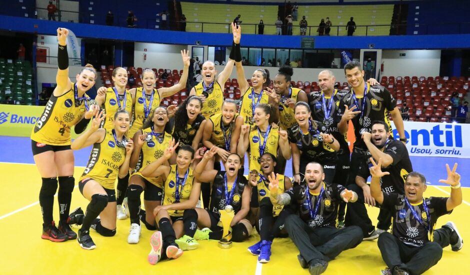 Dentil Praia Clube campeão da Supercopa de Vôlei Feminina 2020