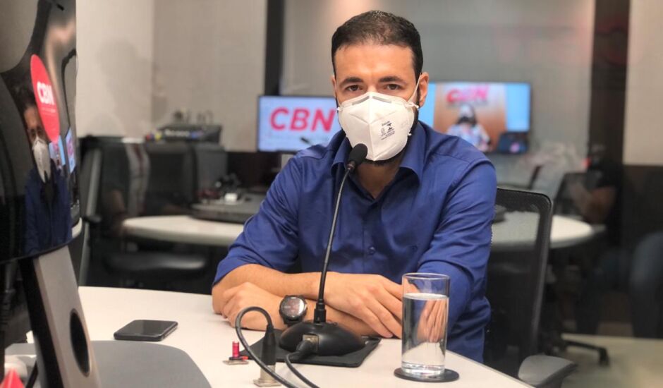 Dr. João Juveniz nos estúdios da Rádio CBN Campo Grande