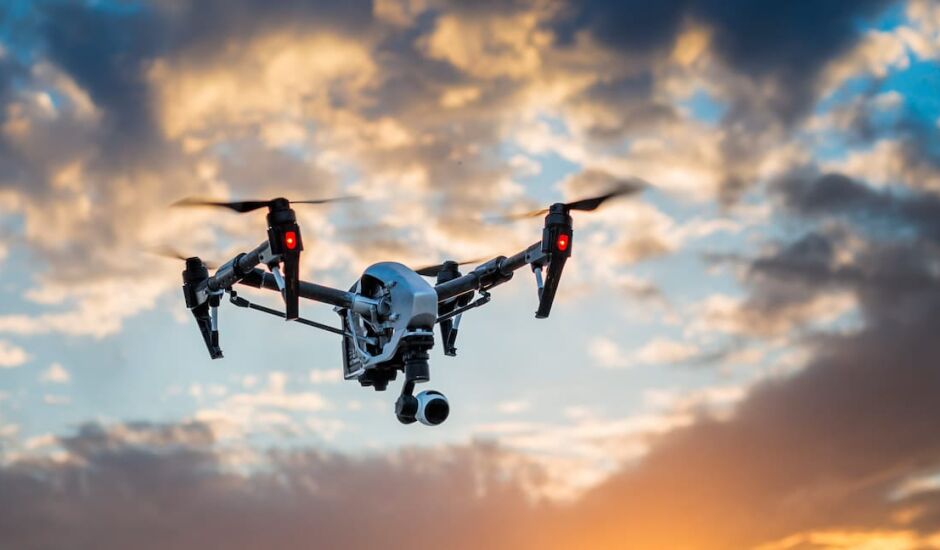 Drones vão sobrevoar casas para encontrar berçário do mosquito