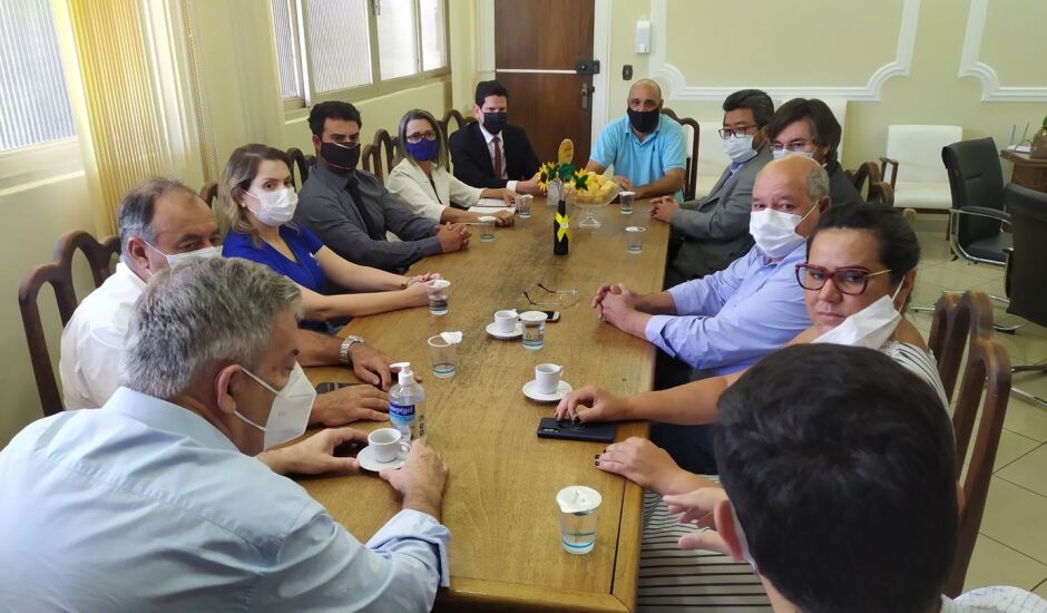 O encontro foi marcado pela apresentação da equipe e foram discutidos temas como pandemia