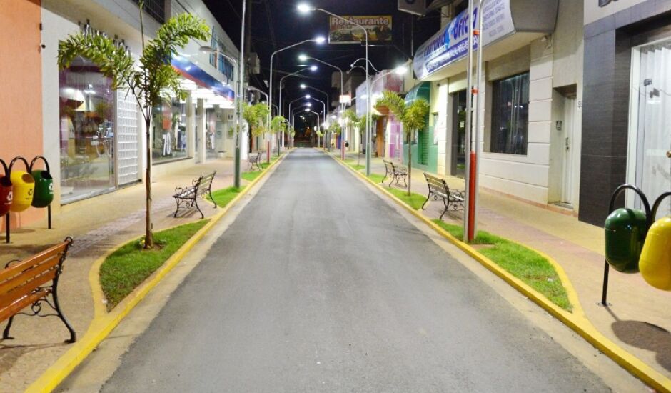 Cidade Vazia > A partir da meia-noite, ninguém pode circular nas ruas da cidade