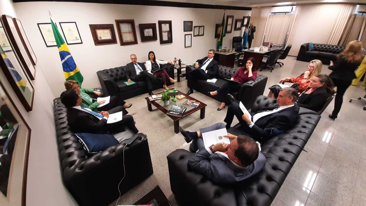 Riedel e Reinaldo estão participando da reunião da bancada federal de MS