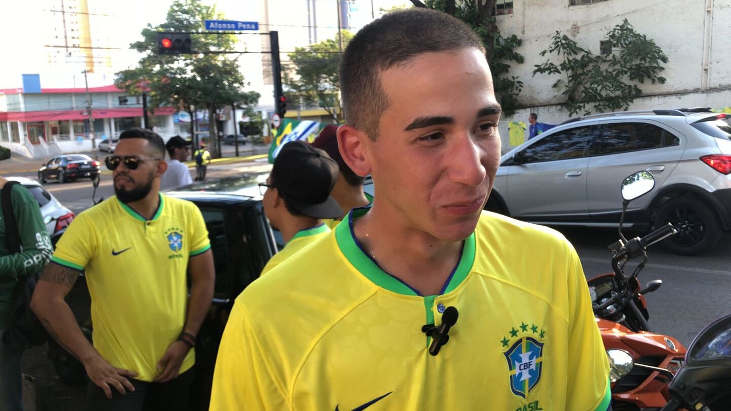 O militar aprovou o desempenho da seleção, mas se preocupa se Neymar vai jogar na próxima partida