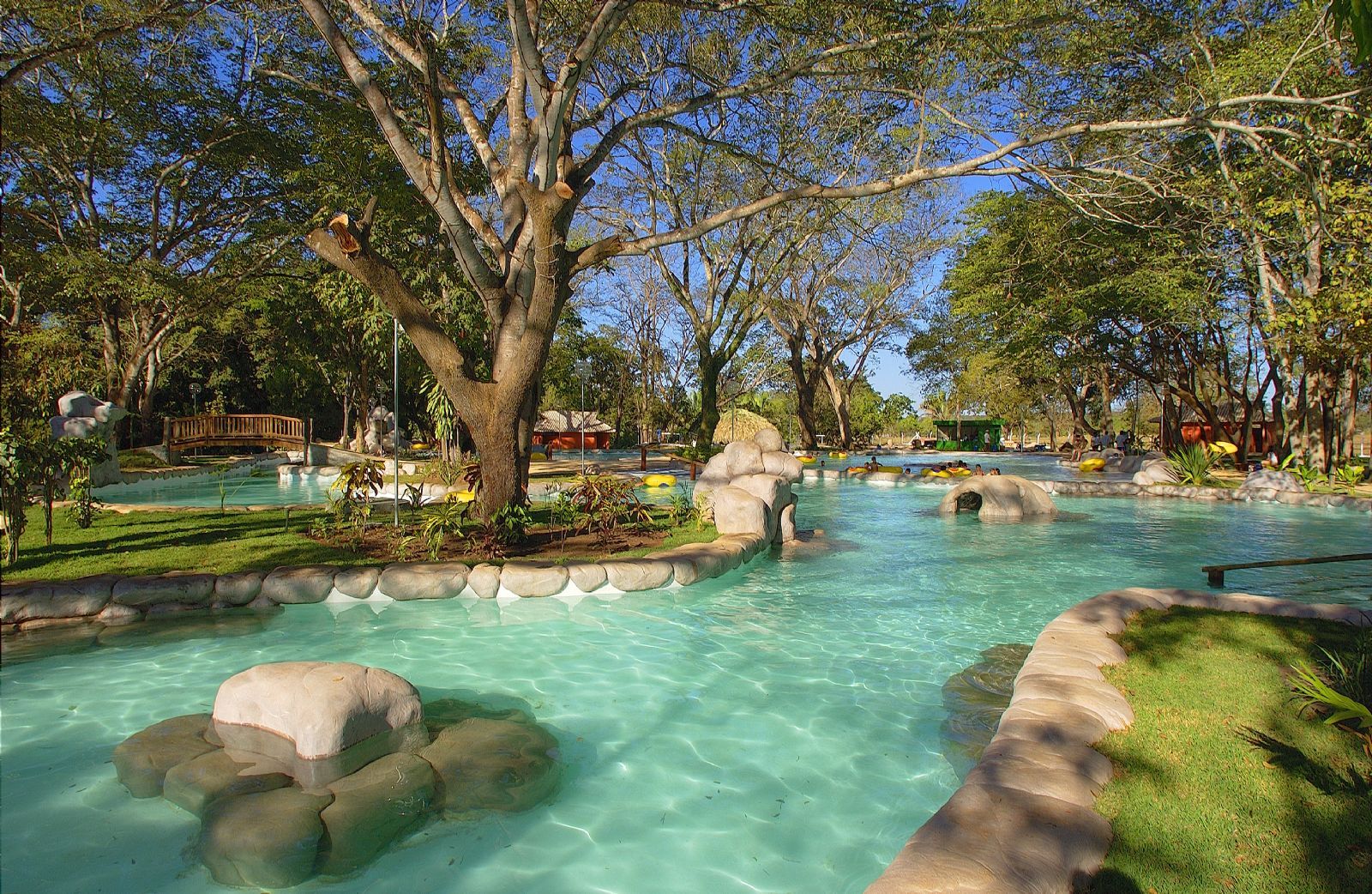 Relaxamento e diversão: descubra 8 lugares com águas termais no Paraná